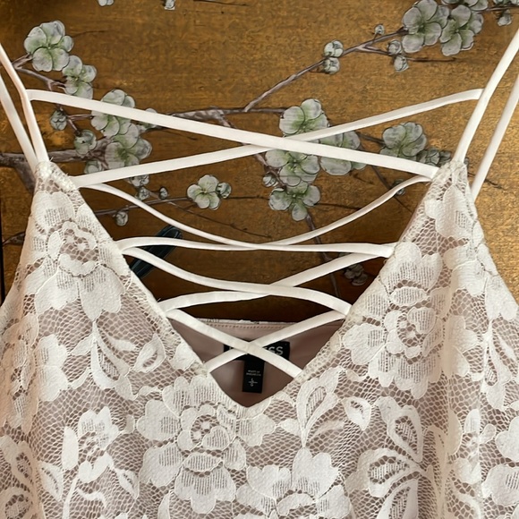 Express NWOT lace cami in cream size large - Picture 6 of 13